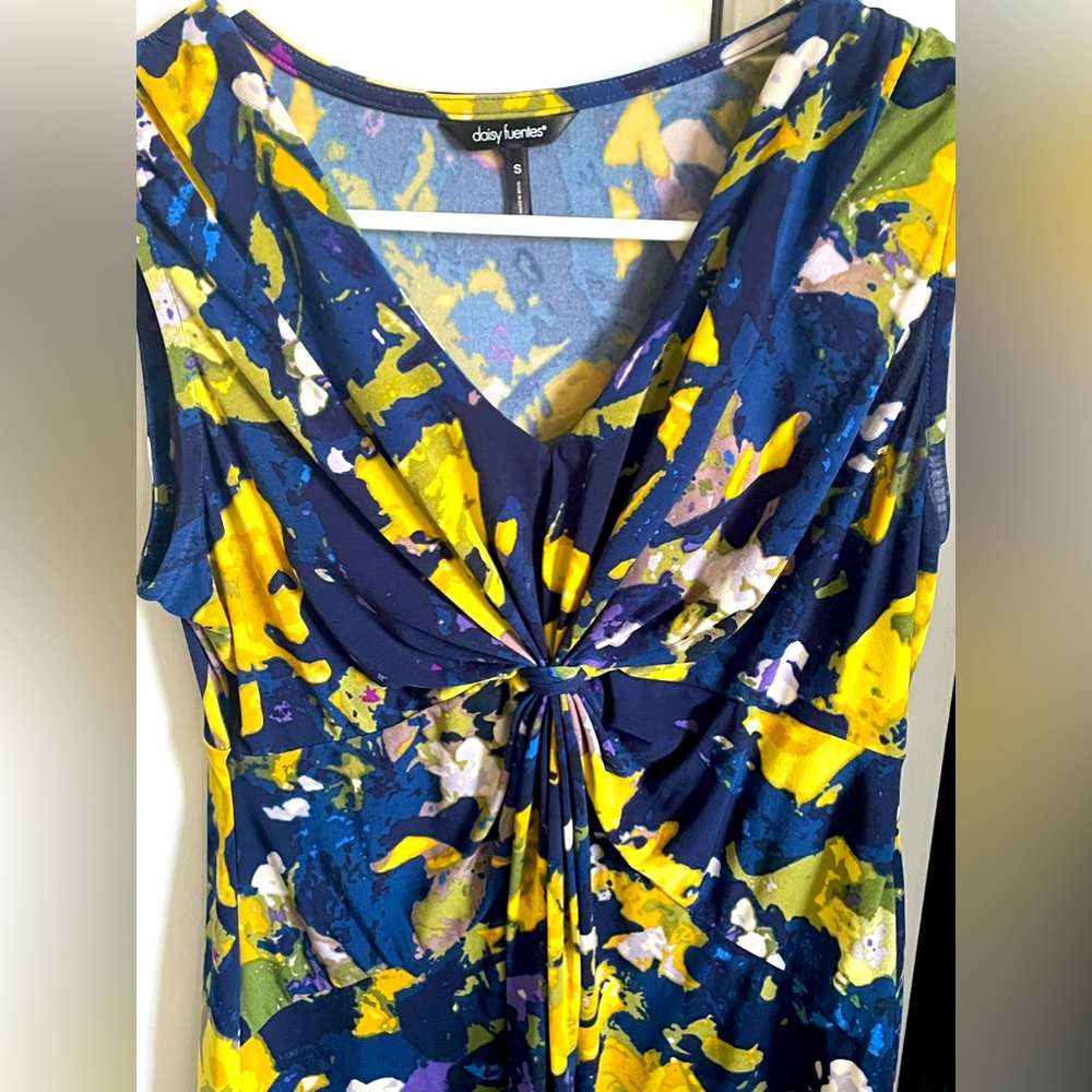 Daisy Fuentes sleeveless shell top